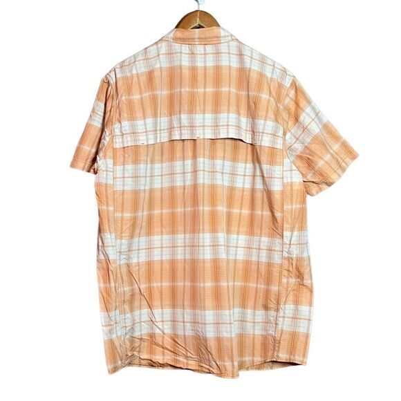 The north face short sleeve light weight button down shirt. - Picture 5 of 7